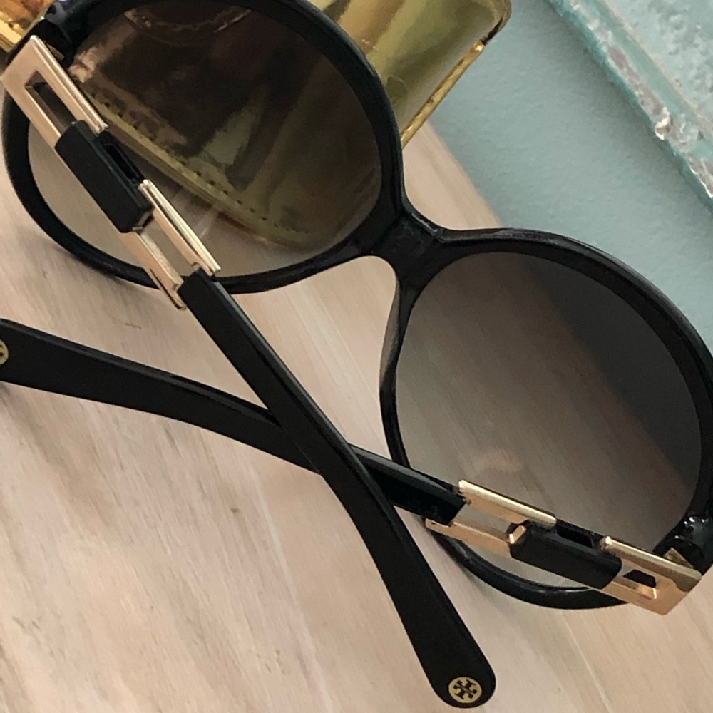 TORY BURCH .... sunglasses